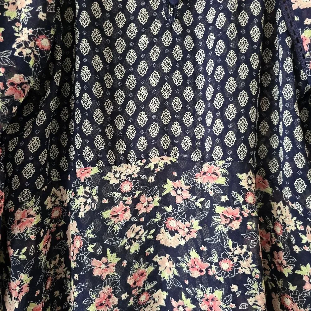 JESSICA SIMPSON MATERNITY Floral Navy Sheer Blouse Short Sleeve Size Small - Picture 15 of 16